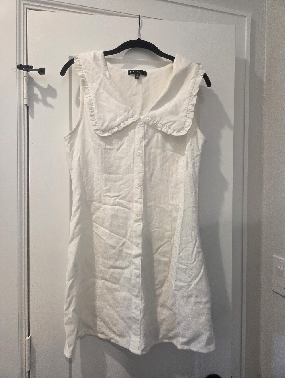 White Sleeveless Button-Front Dress with Ruffle Collar